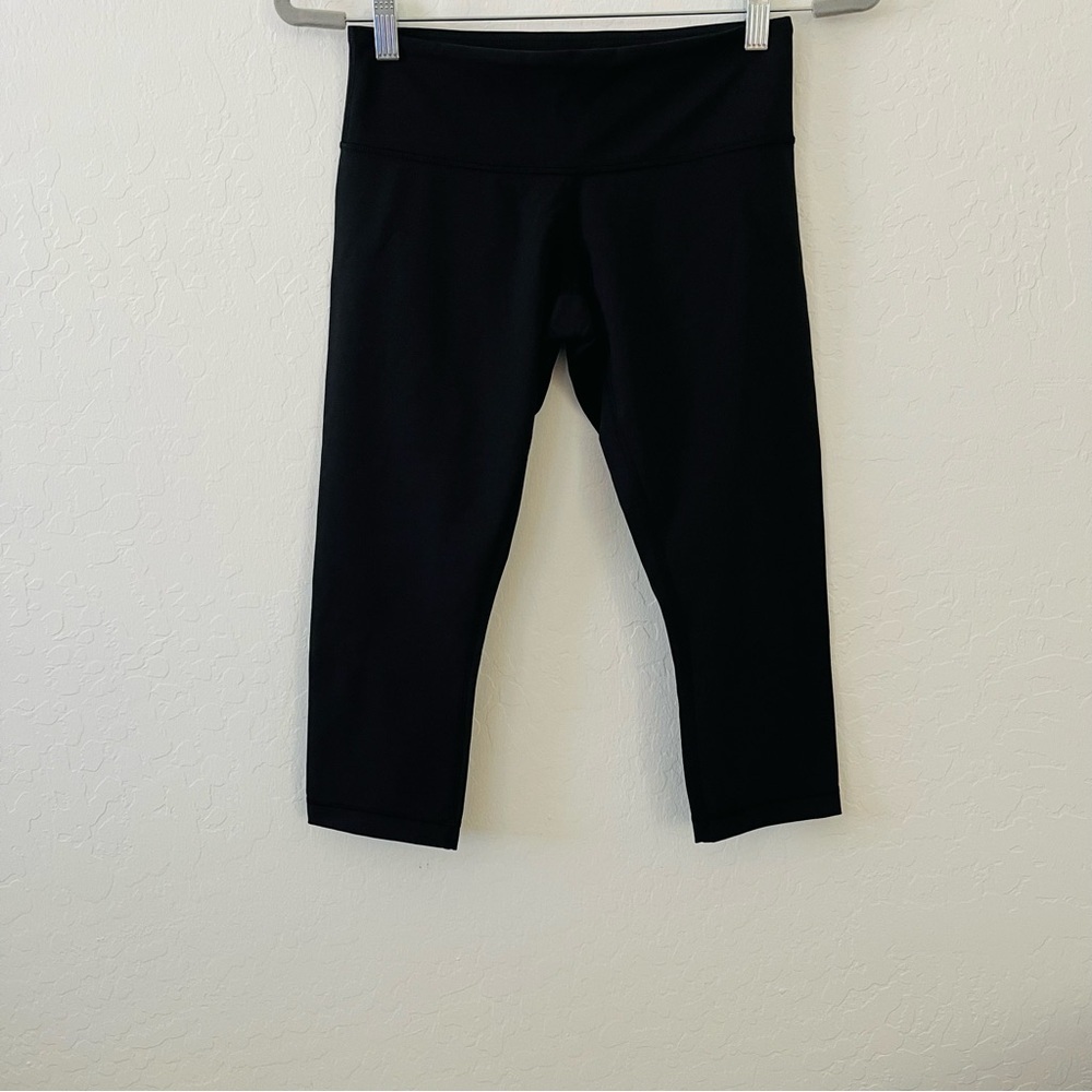 Lululemon Black Cropped Low Rise Leggings